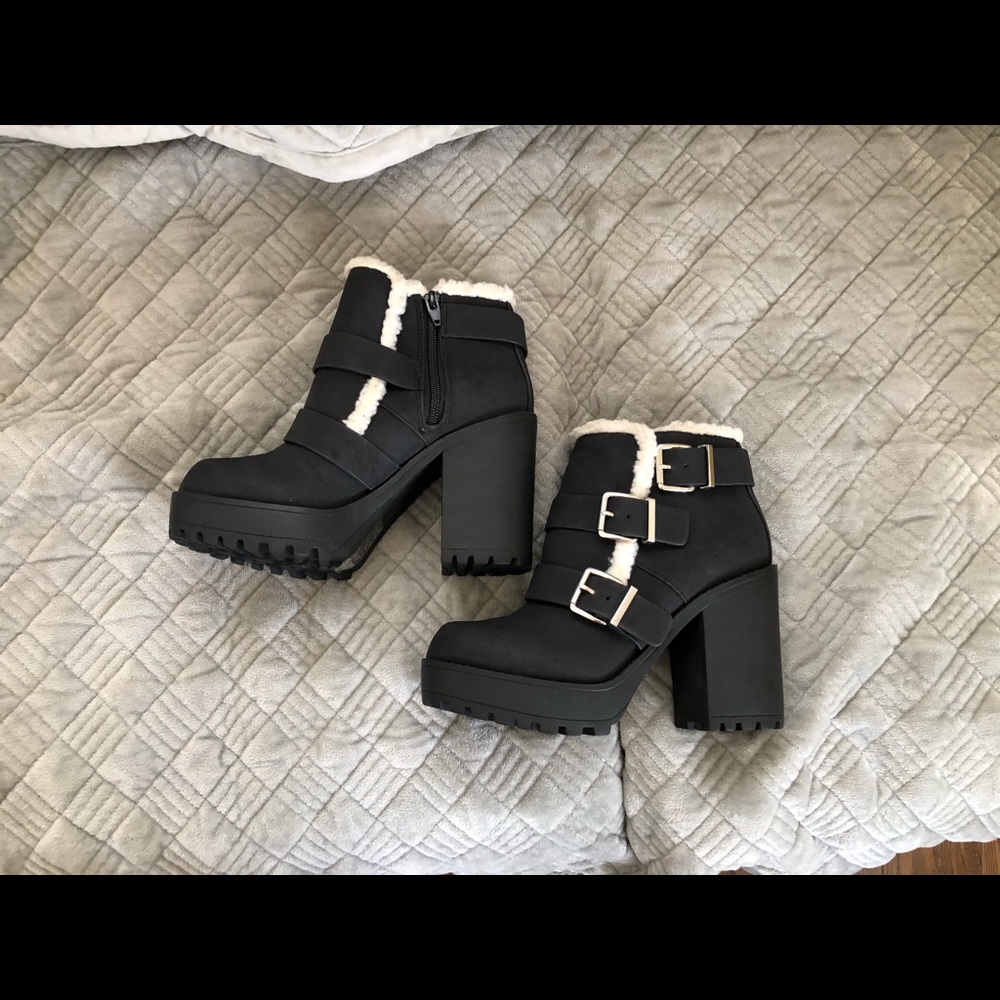 7.5 Black Short Booties New